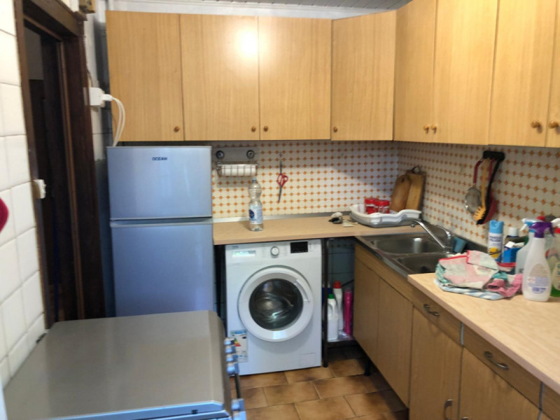 Zona Ospedale centrale affittasi dal 1 Maggio 2026 solo a referenziatissimi porzione di testa di ...