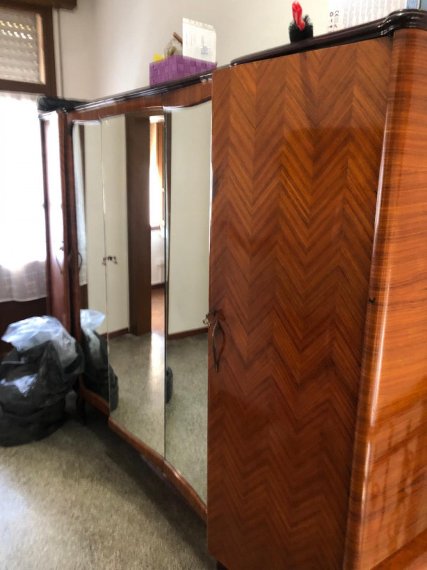 Zona Ospedale centrale affittasi dal 1 Maggio 2026 solo a referenziatissimi porzione di testa di ...