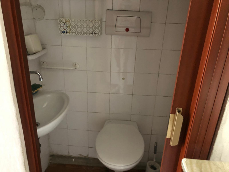 Zona Ospedale centrale affittasi dal 1 Maggio 2026 solo a referenziatissimi porzione di testa di ...