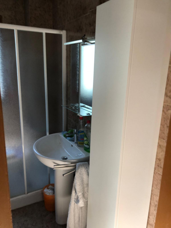 Zona Ospedale centrale affittasi dal 1 Maggio 2026 solo a referenziatissimi porzione di testa di ...