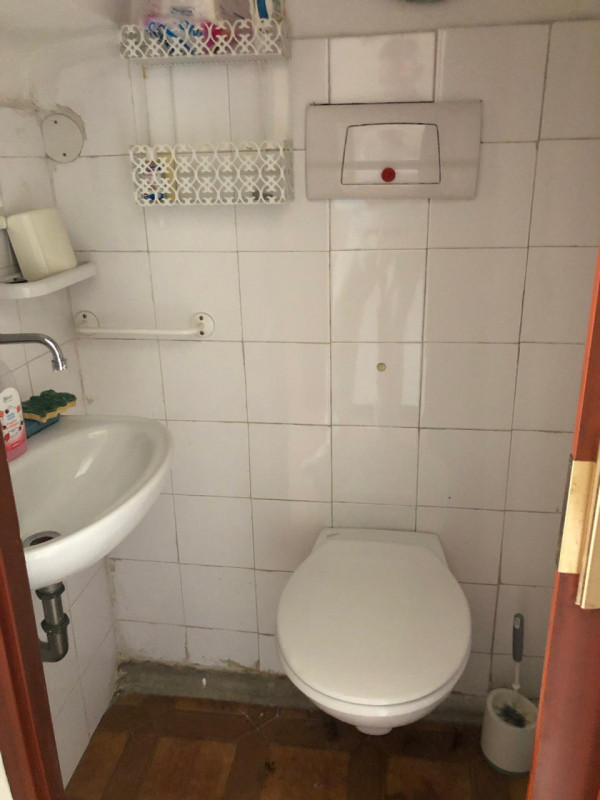 Zona Ospedale centrale affittasi dal 1 Maggio 2026 solo a referenziatissimi porzione di testa di ...