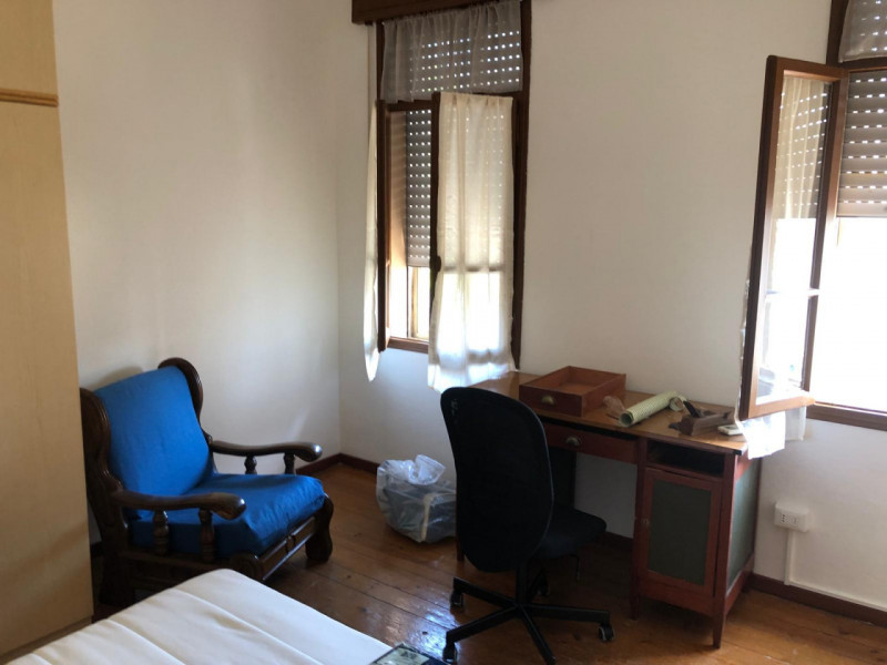 Zona Ospedale centrale affittasi dal 1 Maggio 2026 solo a referenziatissimi porzione di testa di ...