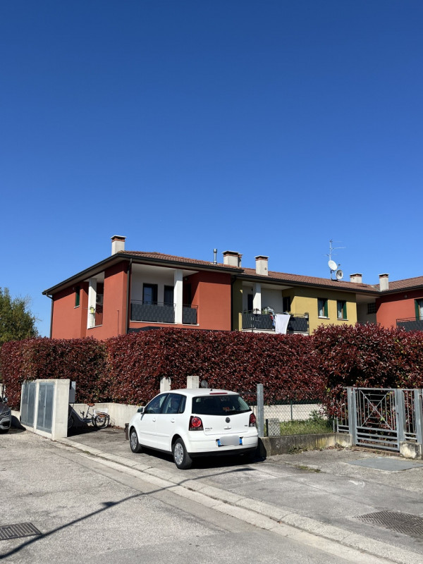 BICAMERE PIANO TERRA CON SCOPERTO ESCLUSIVO E AUTORIMESSA DOPPIA IN VENDITA A PONTE DI BARBARANO ...