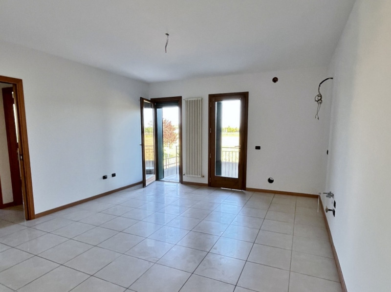 BICAMERE PIANO TERRA CON SCOPERTO ESCLUSIVO E AUTORIMESSA DOPPIA IN VENDITA A PONTE DI BARBARANO ...