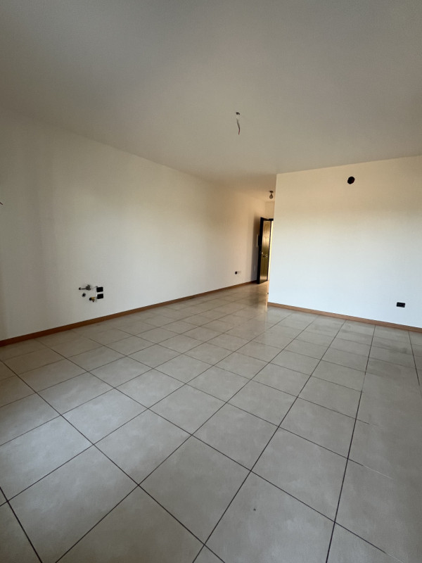 BICAMERE PIANO TERRA CON SCOPERTO ESCLUSIVO E AUTORIMESSA DOPPIA IN VENDITA A PONTE DI BARBARANO ...