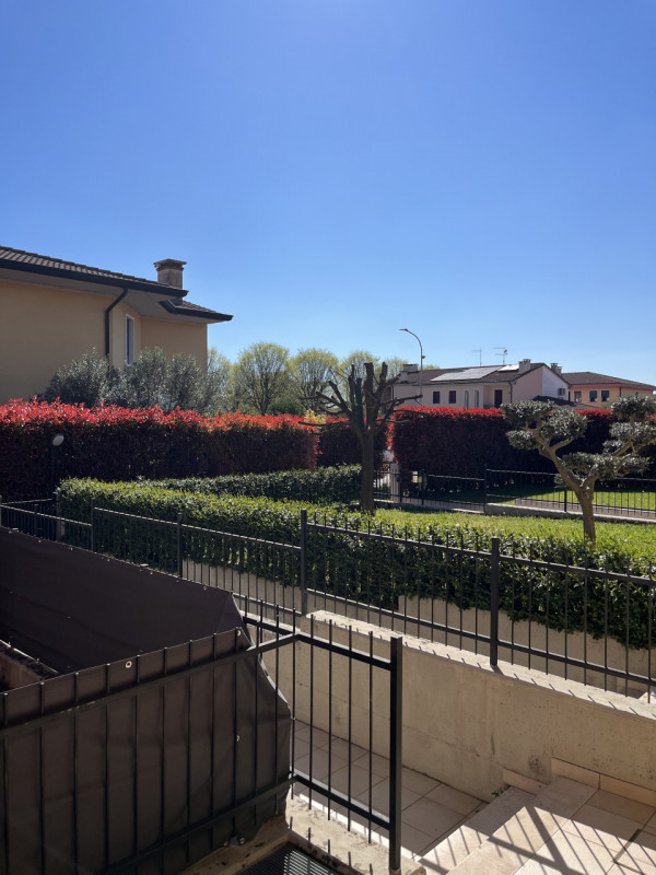 BICAMERE PIANO TERRA CON SCOPERTO ESCLUSIVO E AUTORIMESSA DOPPIA IN VENDITA A PONTE DI BARBARANO ...