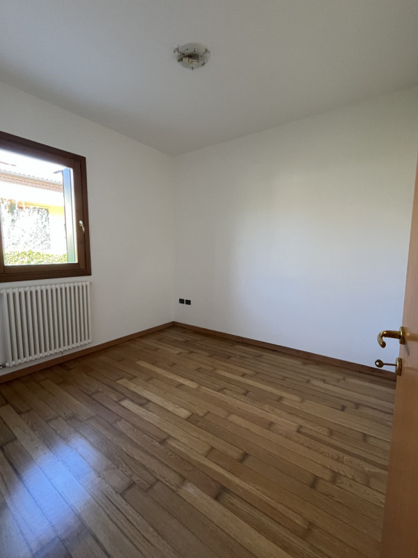 BICAMERE PIANO TERRA CON SCOPERTO ESCLUSIVO E AUTORIMESSA DOPPIA IN VENDITA A PONTE DI BARBARANO ...