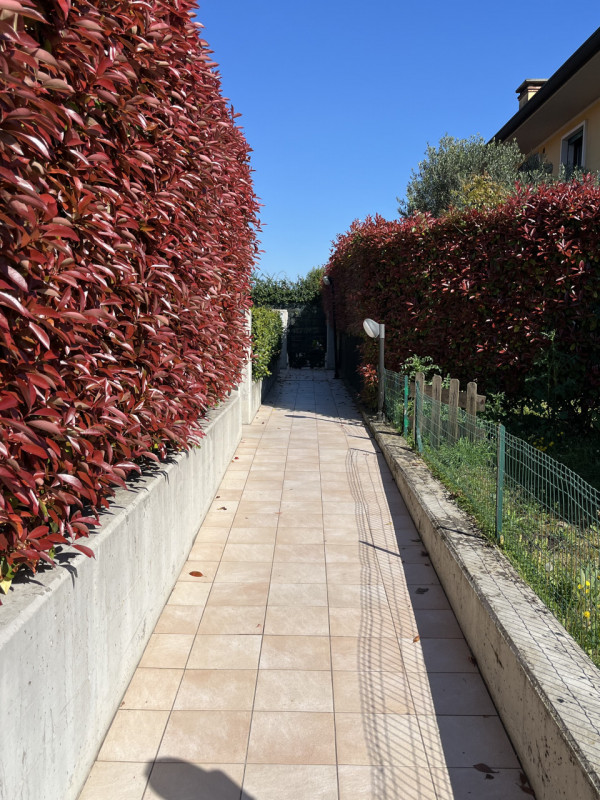 BICAMERE PIANO TERRA CON SCOPERTO ESCLUSIVO E AUTORIMESSA DOPPIA IN VENDITA A PONTE DI BARBARANO ...