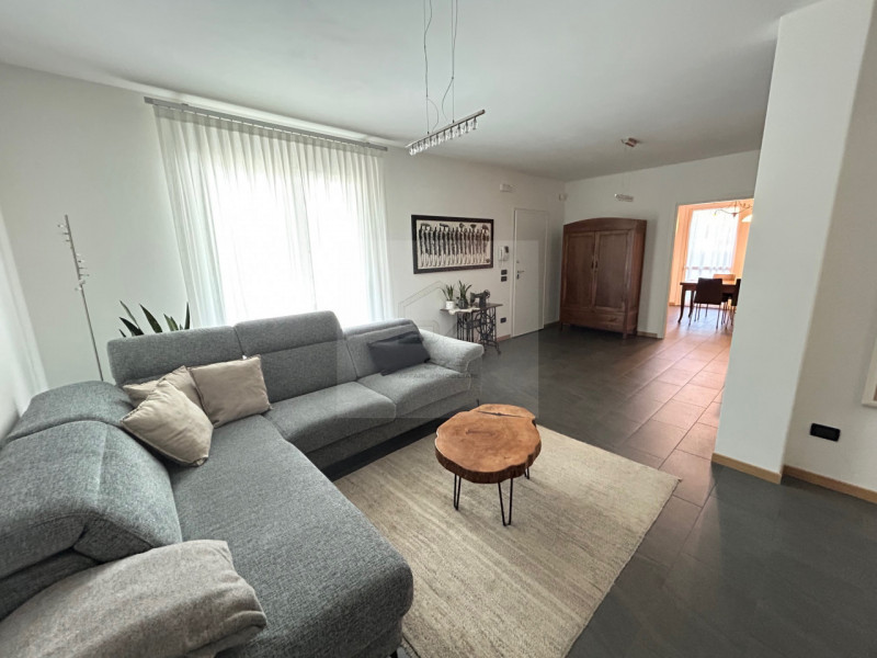 ALBIGNASEGO - ZONA FERRI

Porzione di trifamiliare recente con giardino

Situata in una delle zon...