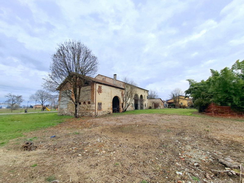 ROVOLON - Bastia
In una posizione residenziale privilegiata, a pochi minuti dalle principali arte...