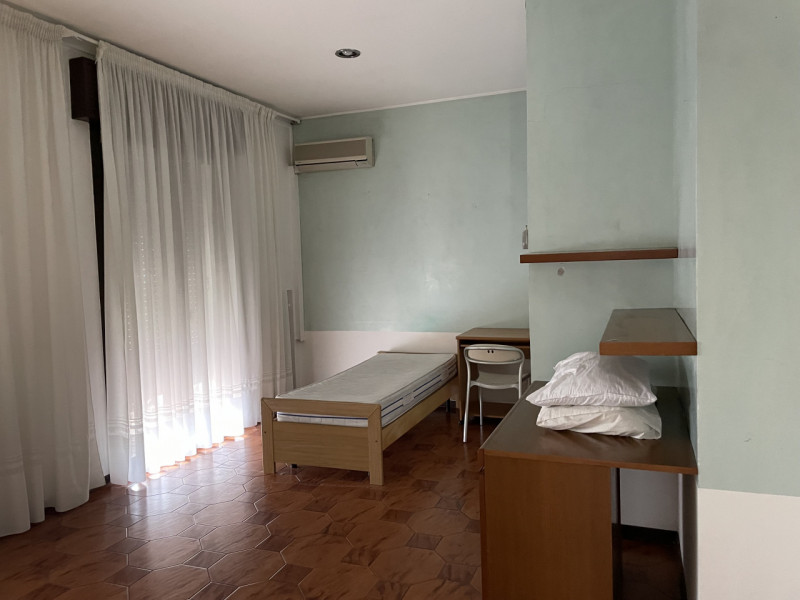 A S.Angelo di Piove di Sacco lungo via Padana proponiamo in affitto una spaziosa stanza di 22 mq ...