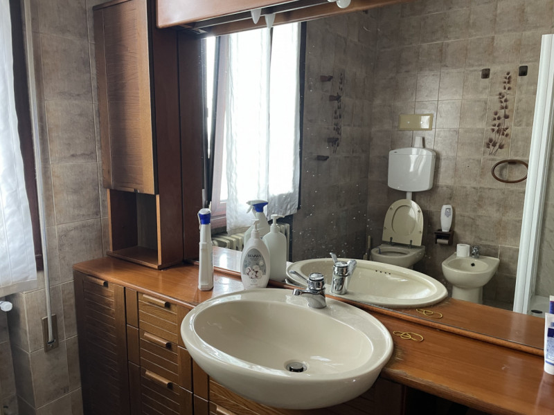 A S.Angelo di Piove di Sacco lungo via Padana proponiamo in affitto una spaziosa stanza di 22 mq ...