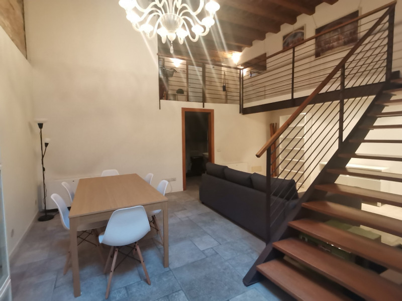 Centro storico in via Umberto I Loft su due livelli completamente arredato. ingresso indipendente...
