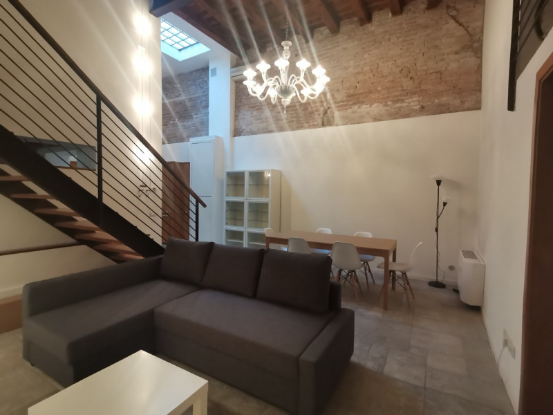 Centro storico in via Umberto I Loft su due livelli completamente arredato. ingresso indipendente...