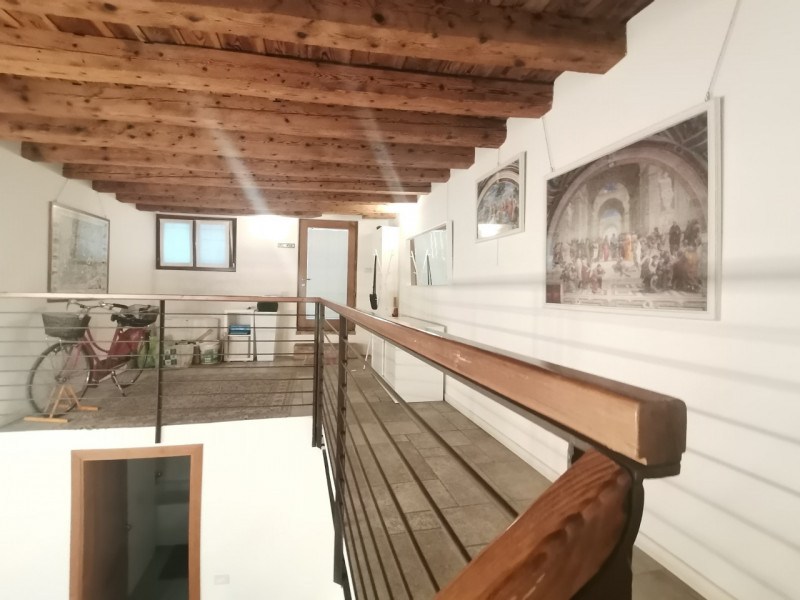 Centro storico in via Umberto I Loft su due livelli completamente arredato. ingresso indipendente...