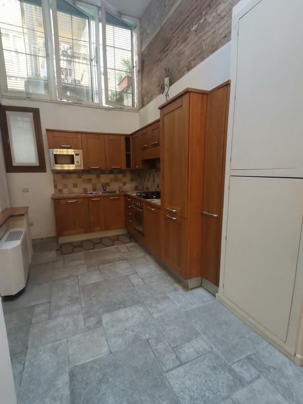 Centro storico in via Umberto I Loft su due livelli completamente arredato. ingresso indipendente...