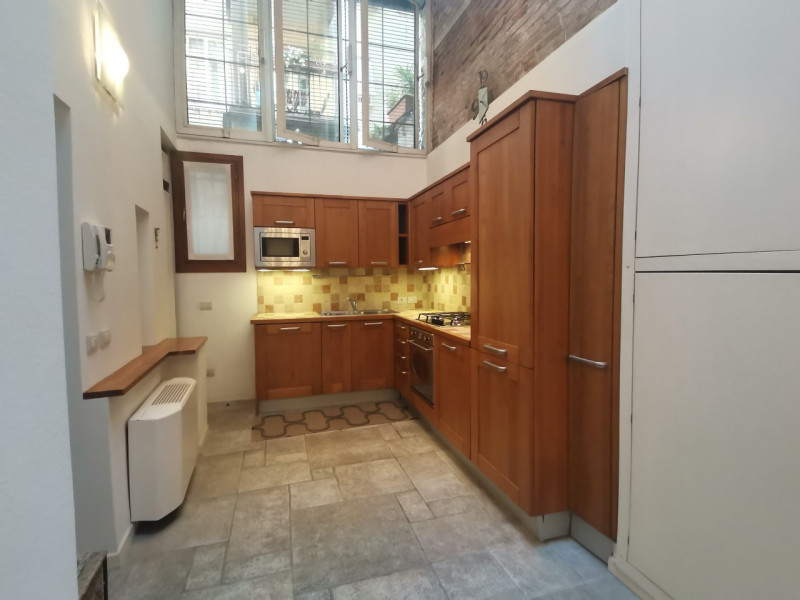Centro storico in via Umberto I Loft su due livelli completamente arredato. ingresso indipendente...