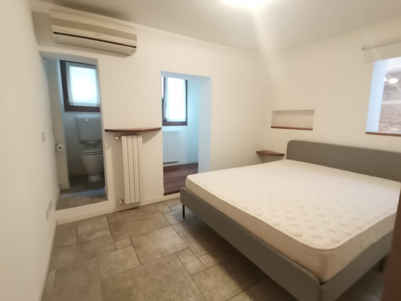 Centro storico in via Umberto I LOFT su due livelli completamente arredato. ingresso indipendente...
