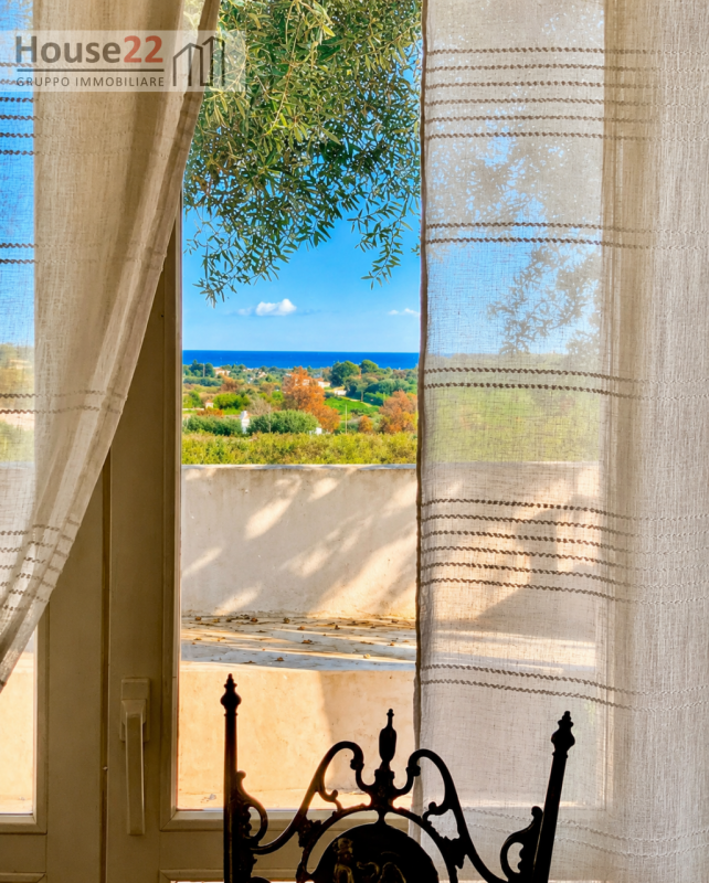 NOTO- SIRACUSA. Proponiamo in vendita una splendida VILLA SINGOLA a Noto, situata in una posizion...