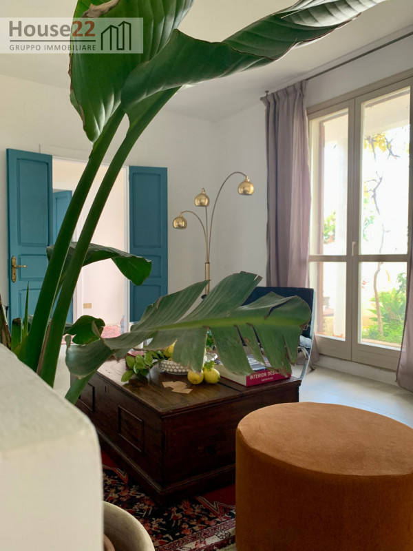 NOTO- SIRACUSA. Proponiamo in vendita una splendida VILLA SINGOLA a Noto, situata in una posizion...