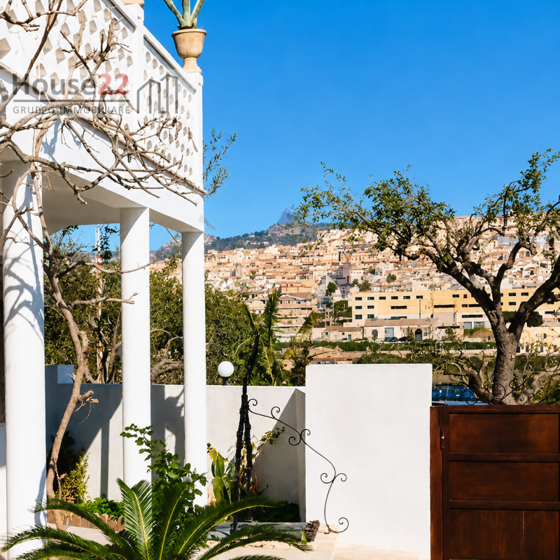 NOTO- SIRACUSA. Proponiamo in vendita una splendida VILLA SINGOLA a Noto, situata in una posizion...