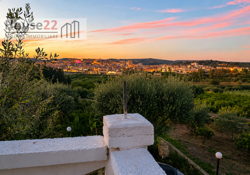 NOTO- SIRACUSA. Proponiamo in vendita una splendida VILLA SINGOLA a Noto, situata in una posizion...
