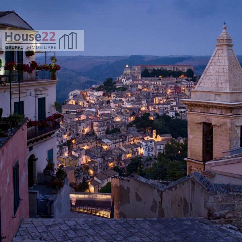 NOTO- SIRACUSA. Proponiamo in vendita una splendida VILLA SINGOLA a Noto, situata in una posizion...