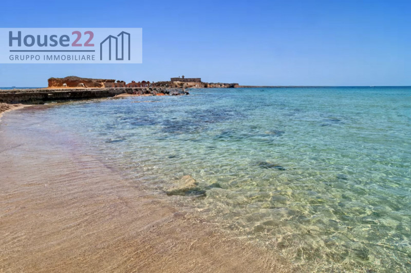 NOTO- SIRACUSA. Proponiamo in vendita una splendida VILLA SINGOLA a Noto, situata in una posizion...