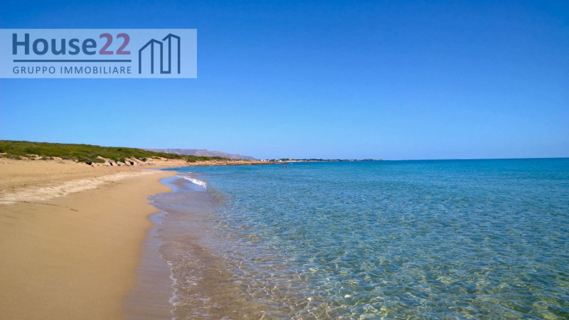 NOTO- SIRACUSA. Proponiamo in vendita una splendida VILLA SINGOLA a Noto, situata in una posizion...
