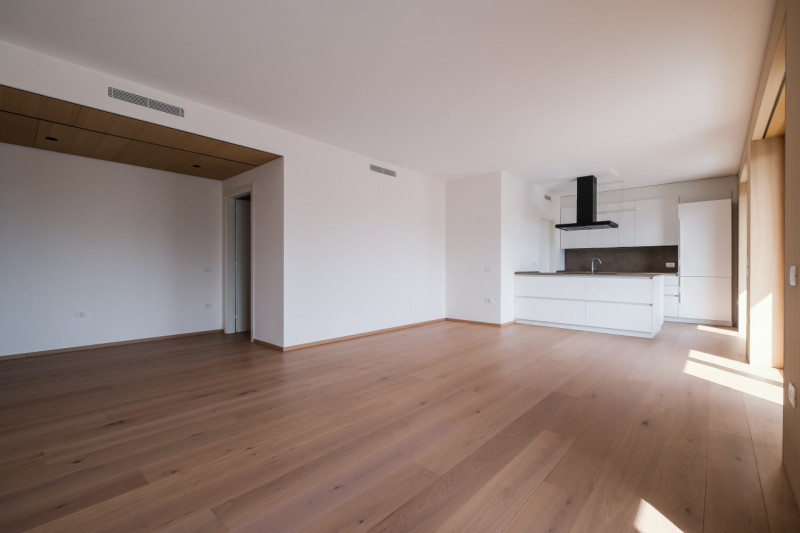 Nel cuore della città, a pochi passi da Piazza Castello e dalla stazione, si inserisce una soluzi...