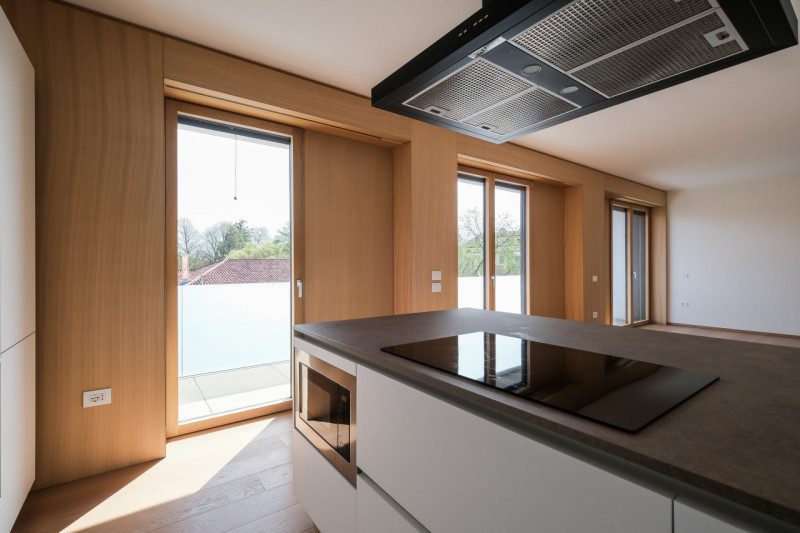 Nel cuore della città, a pochi passi da Piazza Castello e dalla stazione, si inserisce una soluzi...