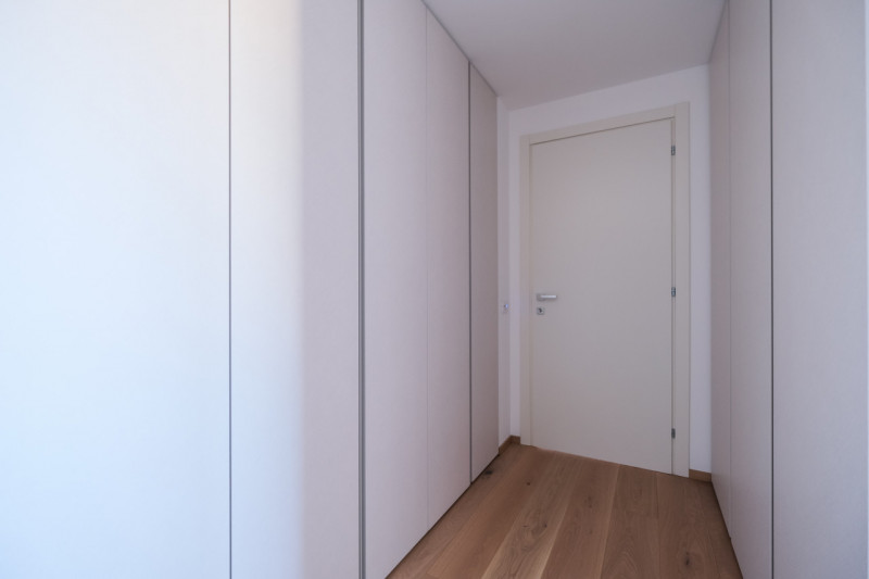 Nel cuore della città, a pochi passi da Piazza Castello e dalla stazione, si inserisce una soluzi...