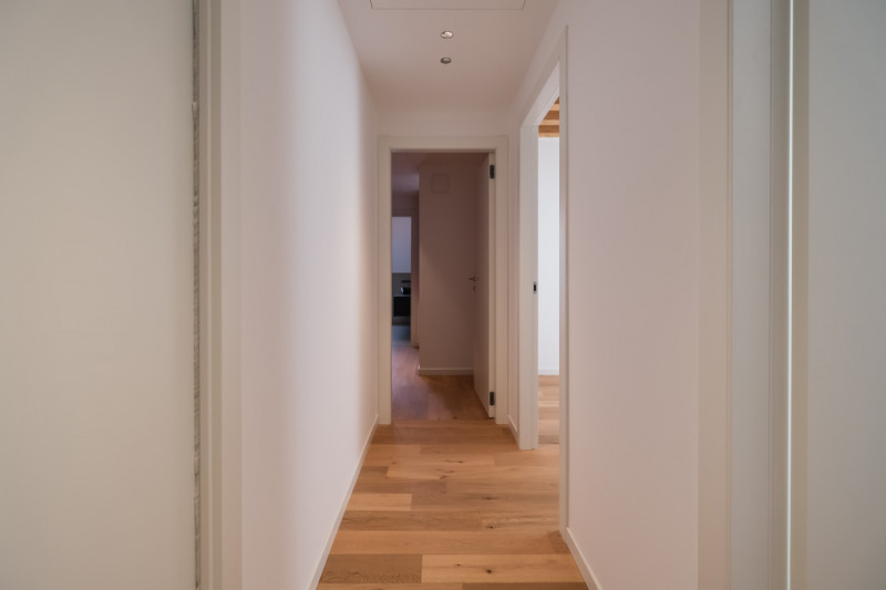 Proponiamo in locazione un prestigioso appartamento bicamere situato al secondo piano di un elega...