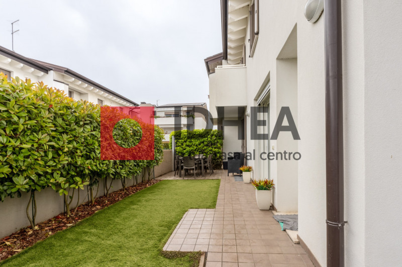 LOVADINA - SPRESIANO

""" RIFERIMENTO FGS7 """

Visita il nostro sito https://idhea.it/ per ulter...