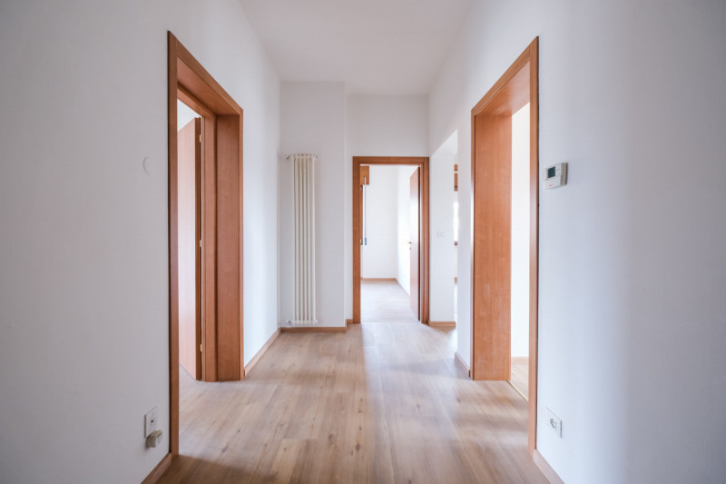 In zona Pomari, all’interno di un contesto residenziale composto da sole 6 unità edificato negli ...