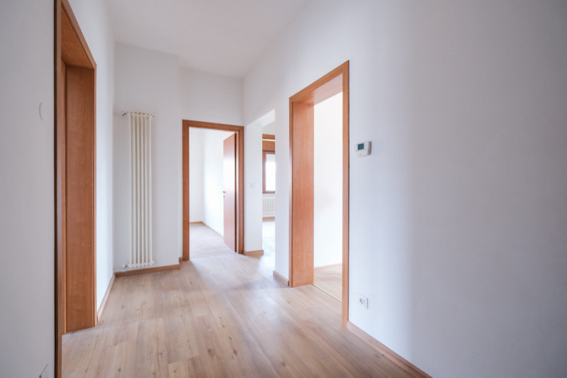 In zona Pomari, all’interno di un contesto residenziale composto da sole 6 unità edificato negli ...