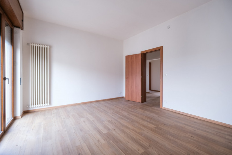 In zona Pomari, all’interno di un contesto residenziale composto da sole 6 unità edificato negli ...