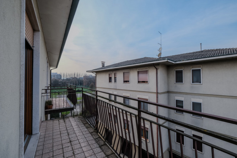 In zona Pomari, all’interno di un contesto residenziale composto da sole 6 unità edificato negli ...