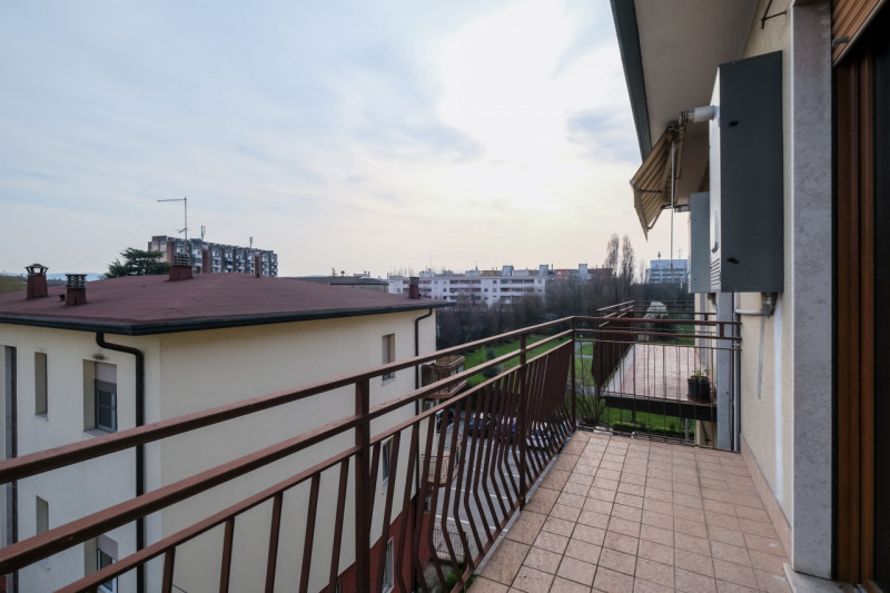 In zona Pomari, all’interno di un contesto residenziale composto da sole 6 unità edificato negli ...