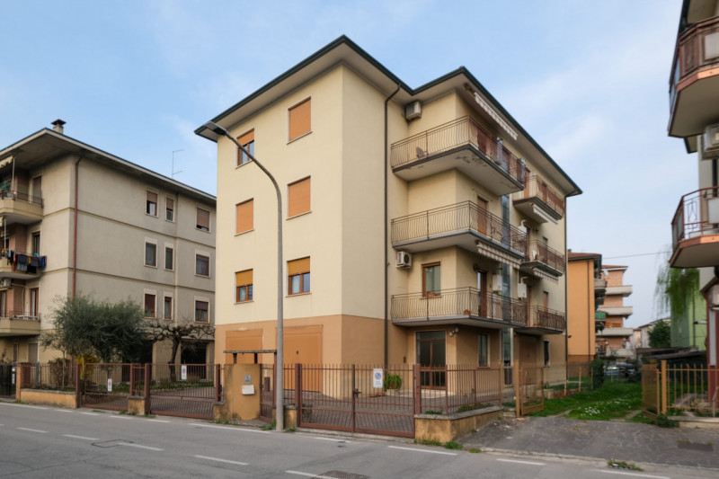 In zona Pomari, all’interno di un contesto residenziale composto da sole 6 unità edificato negli ...