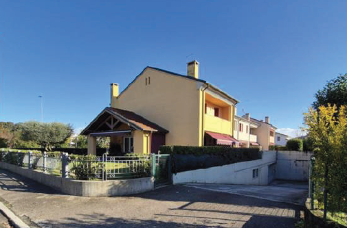 Rif. A.A.487-23

Vendita all'asta - casa a schiera di testa su 3 piani in data 19 maggio 2026

De...