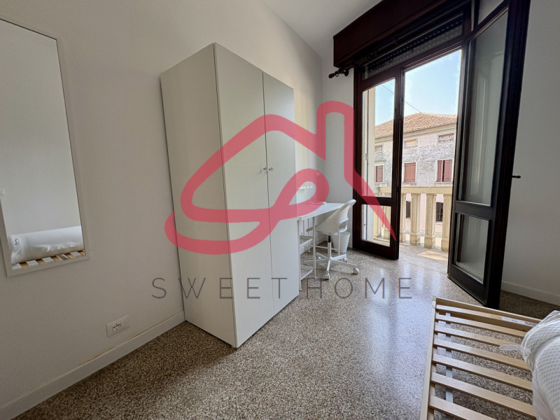 Padova (Voltabarozzo): in posizione servita, si propongono stanze per studenti/specializzandi in ...