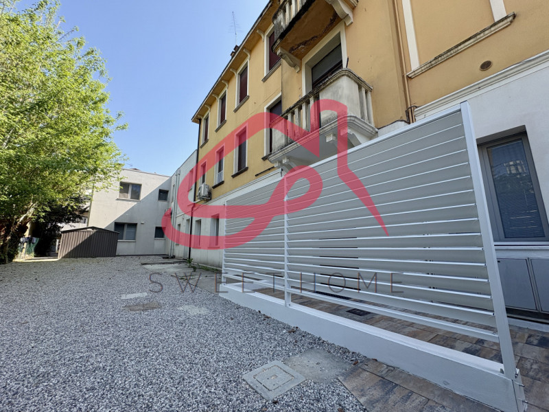 Padova (Voltabarozzo): in posizione servita, si propongono stanze per studenti/specializzandi in ...