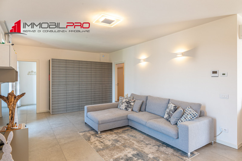 Proponiamo in vendita un esclusivo appartamento tricamere in classe energetica A4 di ben 217 mq s...