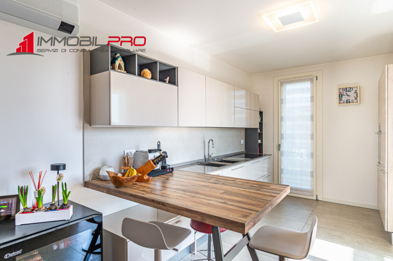 Proponiamo in vendita un esclusivo appartamento tricamere in classe energetica A4 di ben 217 mq s...