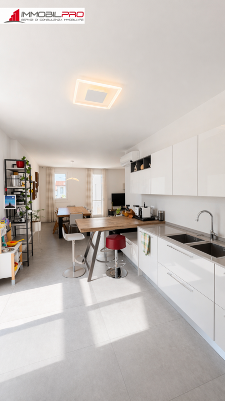 Proponiamo in vendita un esclusivo appartamento tricamere in classe energetica A4 di ben 217 mq s...