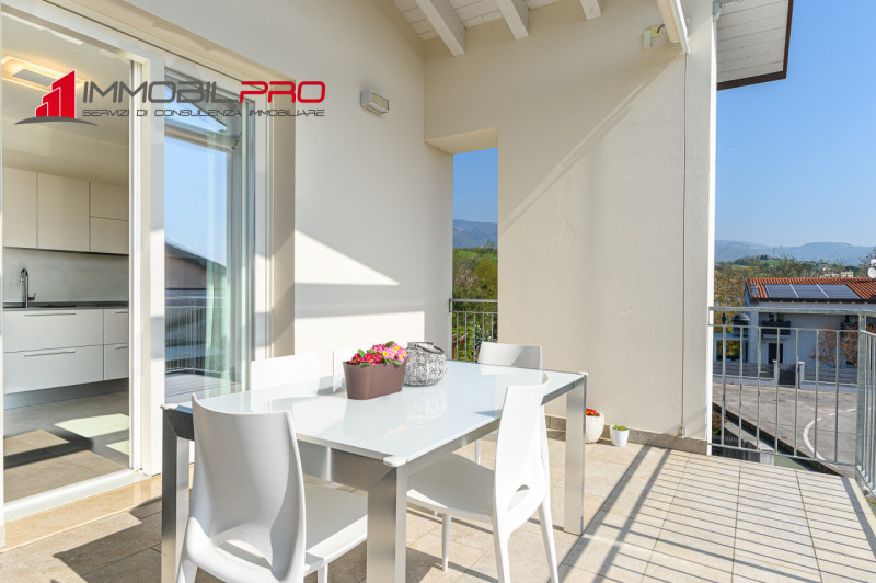 Proponiamo in vendita un esclusivo appartamento tricamere in classe energetica A4 di ben 217 mq s...