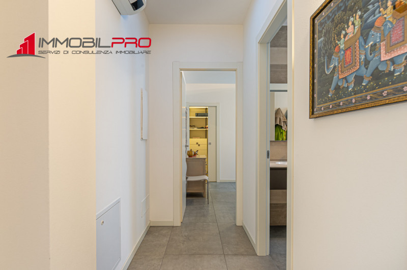 Proponiamo in vendita un esclusivo appartamento tricamere in classe energetica A4 di ben 217 mq s...