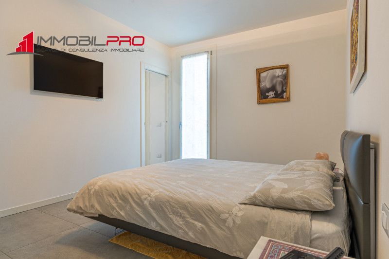 Proponiamo in vendita un esclusivo appartamento tricamere in classe energetica A4 di ben 217 mq s...