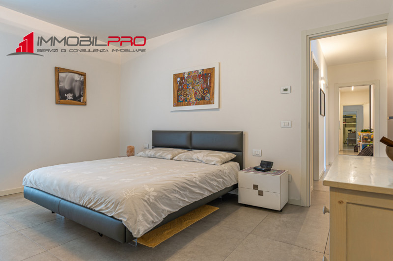 Proponiamo in vendita un esclusivo appartamento tricamere in classe energetica A4 di ben 217 mq s...